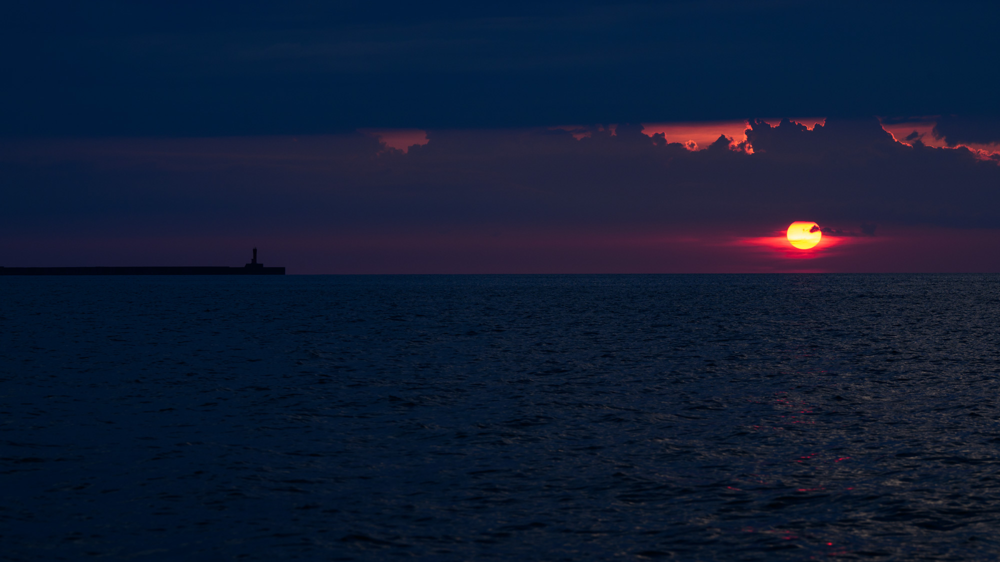 日没の翡翠海岸
